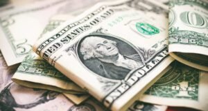 Por que o dólar é a moeda mais usada no mundo? 1 shutterstock 1936555045 rafastockbr 1