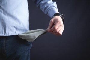 Qual é o custo de ter o nome sujo? Veja o passo a passo para sair dessa situação 1 dreamstime s 144569798 andranik hakobyan min