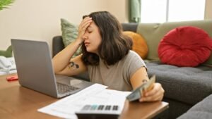 As pessoas odeiam fazer o orçamento pessoal, e aqui está o motivo 1 dreamstime s 310672408 aaron amat min